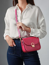 Sac Bandoulire M Altair Cuir Etrier Rose altair EALA081M-vue-porte